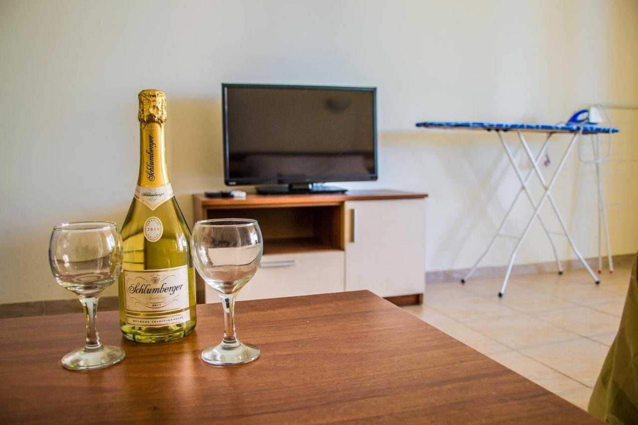 Elenite Private Apartments 엘레니테 외부 사진